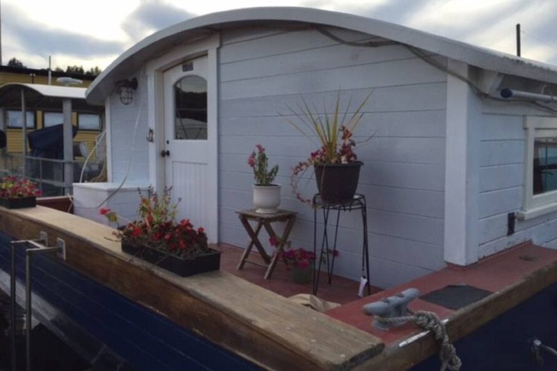 Airbnb Houseboat Rental on Fremont Cut.