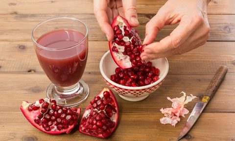 how to cut a pomegranate