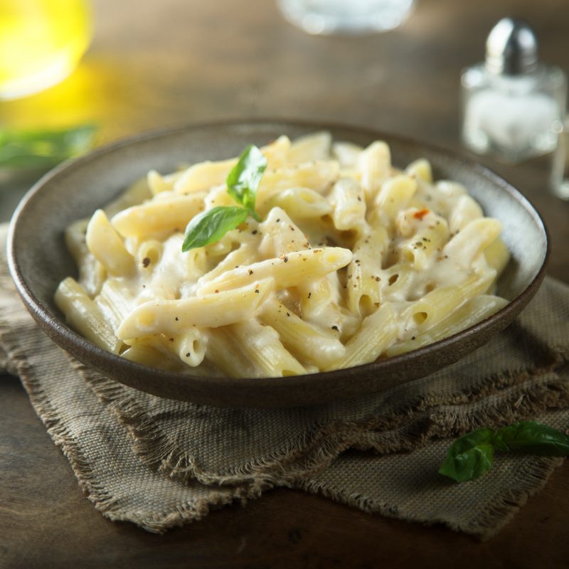 Creamy Alfredo pasta with black pepper
