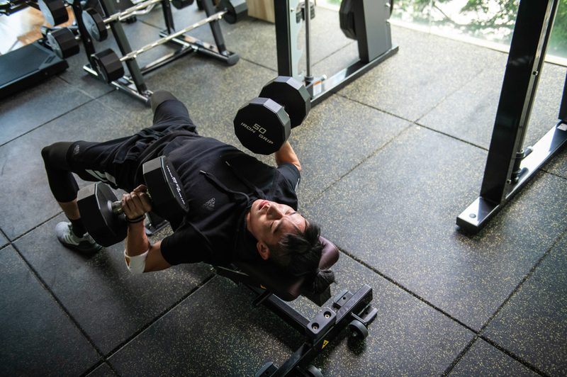 Dumbbell bench press
