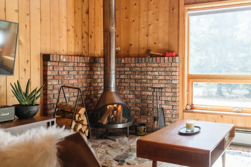 Mid-Century Modern Cabin Airbnb in Wardsboro, Vermont