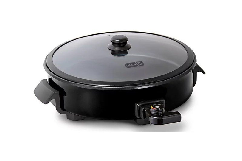 Dash 14-Inch Rapid Skillet in Black on a white background.