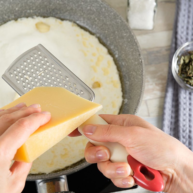 Thickening pasta with cheese
