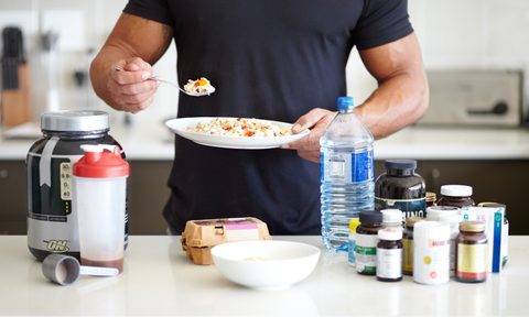 Man eating before a workout