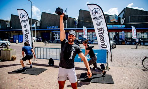 Man doing CrossFit outside