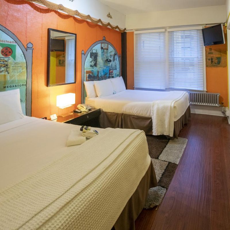Hotel Des Arts room interior