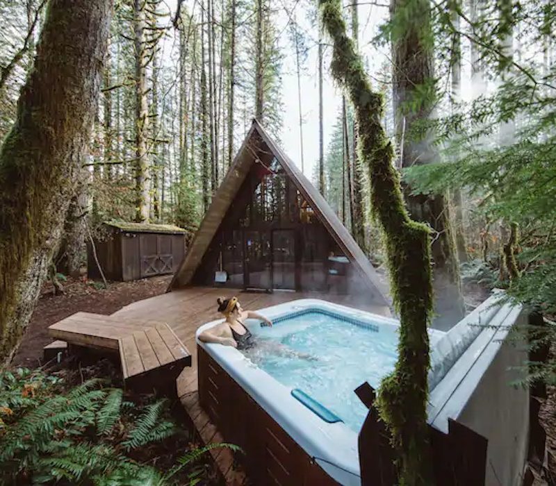hot tub outside Washington state Sky Haus cabin