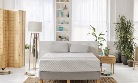leesa hybrid mattress on a platform bedframe