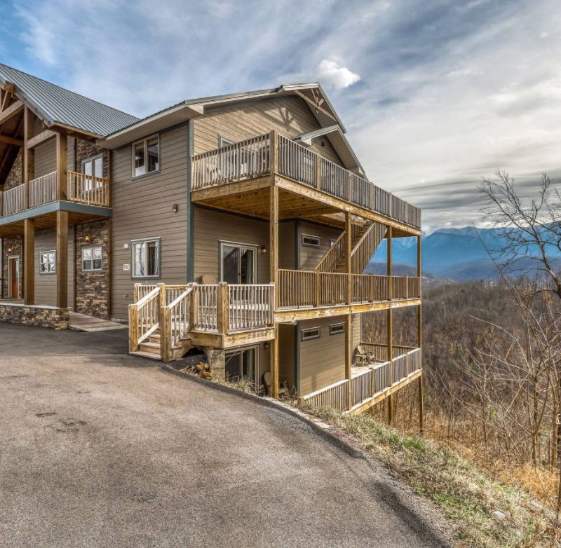 Majestic Overlook Cabin Rental in Gatlinburg, Tennessee