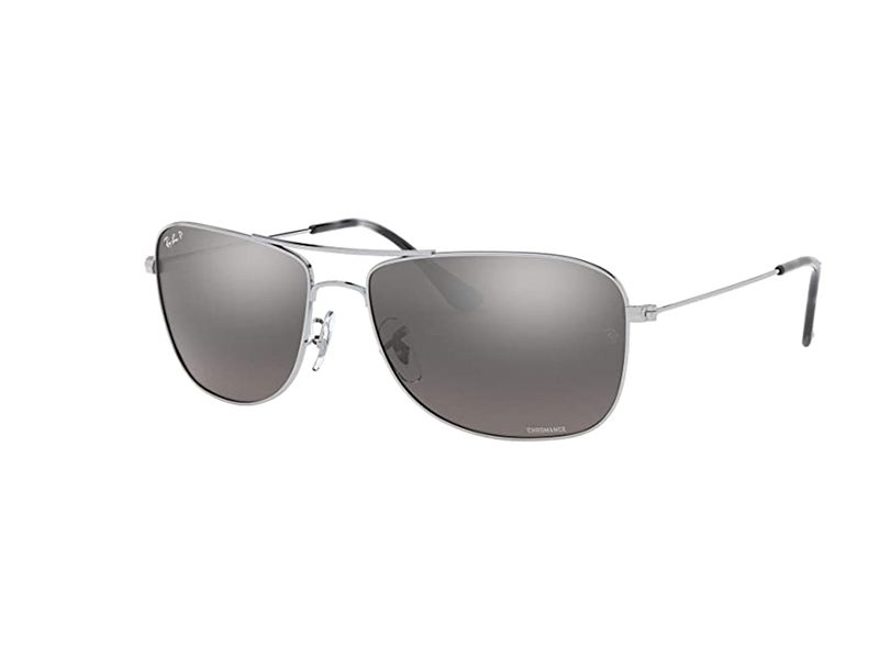 A pair of classic Ray-Ban aviators on a white background.