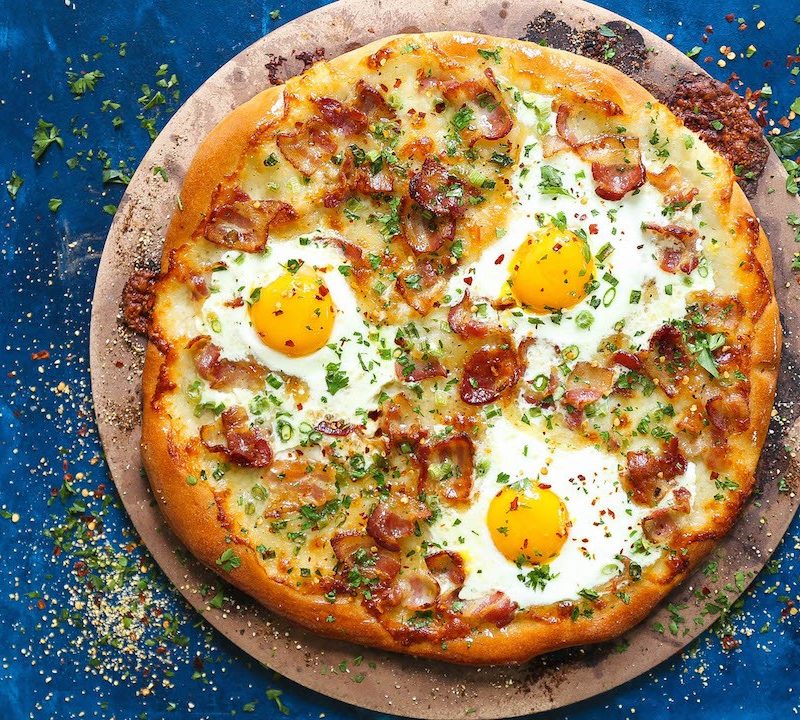 Bacon breakfast pizza