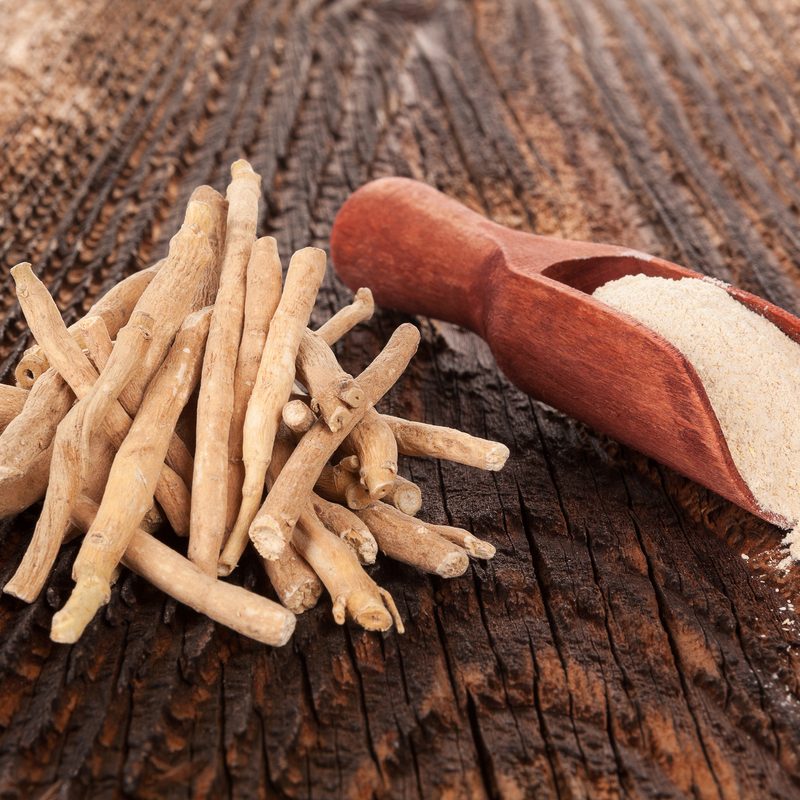 Ashwagandha roots and powder