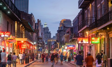 New Orleans: Pubs and bars with neon lights in the French Quarter, downtown