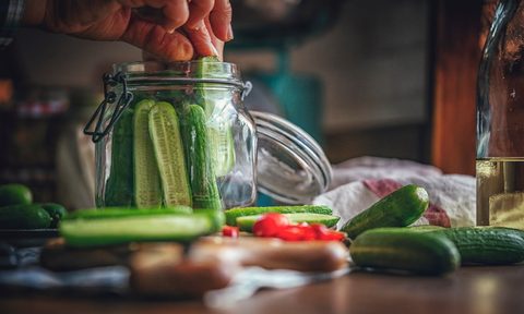 ferment own pickles how to pickle prep cucumbers jar cutting board