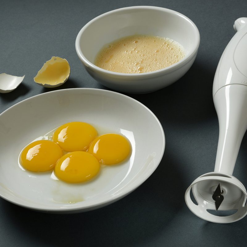 Blender and eggs on the table