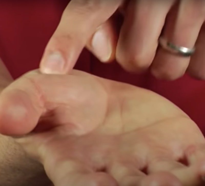 Touch test meat doneness - raw