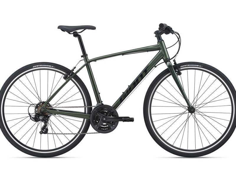 Giant Escape 3 in dark grey on a white studio background.