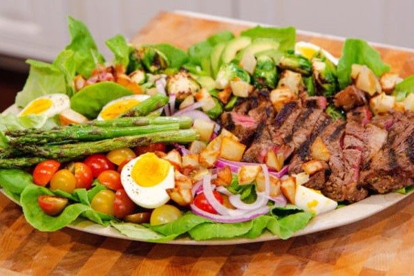 Steak cobb salad