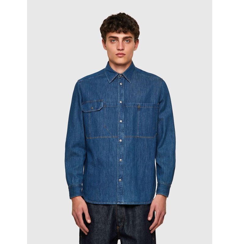 Diesel D-Milly-SP Denim Shirt worn by a model.