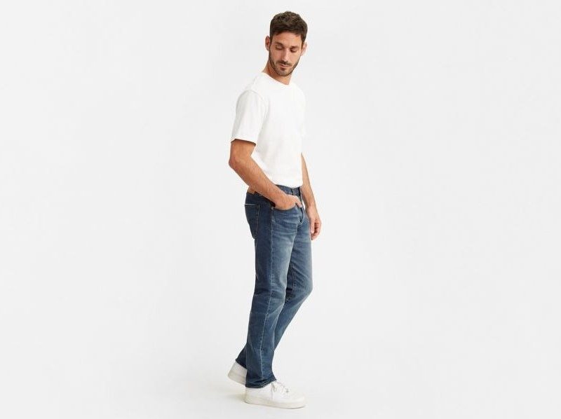 Levi’s 501 Original Fit Jeans partnered with a white tee.