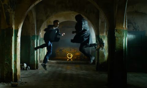 Neo fights an agent in 'The Matrix Resurrections.'