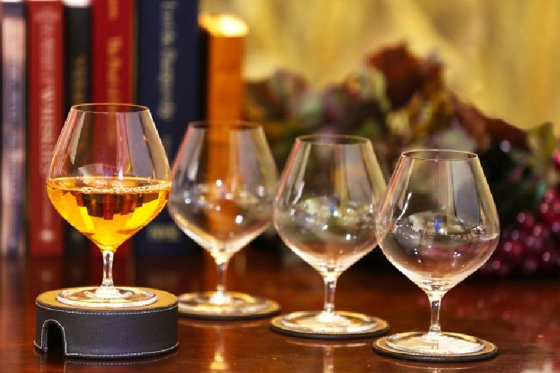 A set of Ravencroft Crystal snifters.