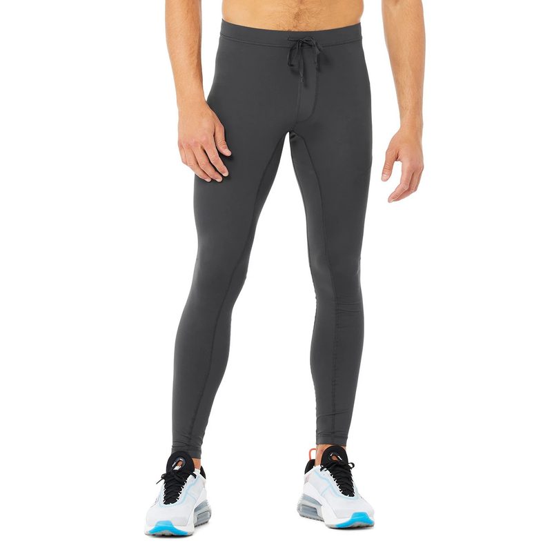 The simplicity of these leggings from Alo Yoga belies their functionality.