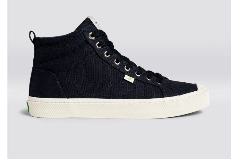 Sustainable sneakers for men.