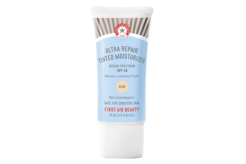 A daily face moisturizer with a nourishing, tinted formula that offers broad-spectrum UV protection.