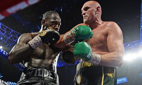 Boxing Wilder vs Fury in the match.