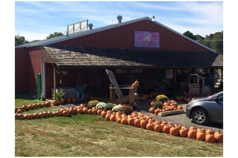 Main building to Schweizer Orchards.