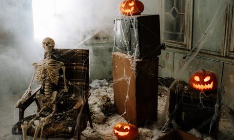 Spooky halloween decorations for a kooky setup.