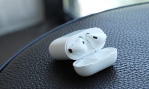 The Apple AirPods 2 in their charging case.