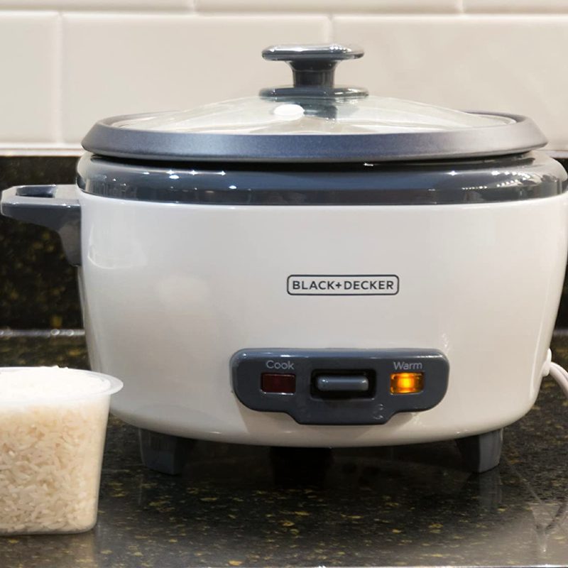 BLACK+DECKER Rice Cooker with rice.