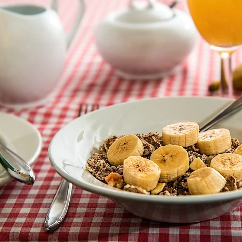 Breakfast cereal with bananas