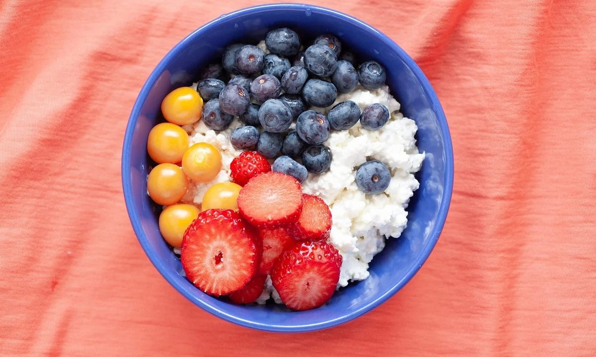 Cottage cheese and berries