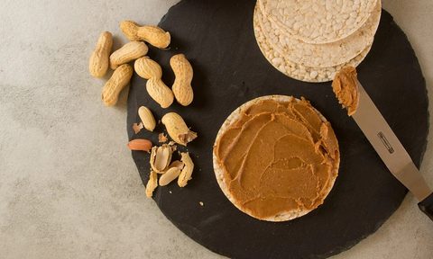 Peanut butter and rice cakes