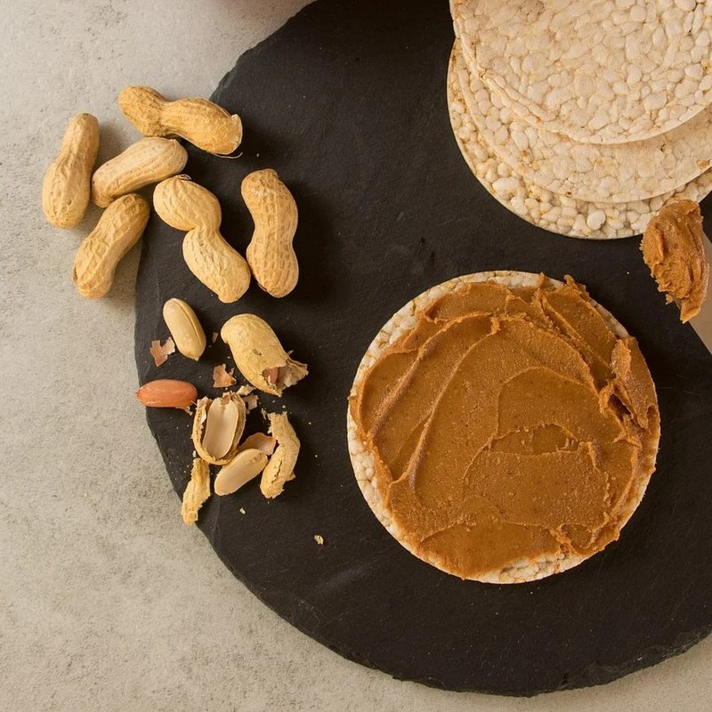 Peanut butter and rice cakes