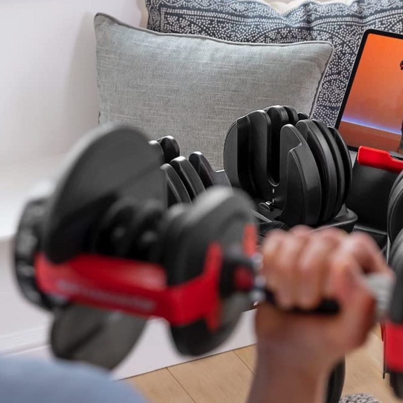 Bowflex SelectTech 552 Adjustable Dumbbell being used in a workout.