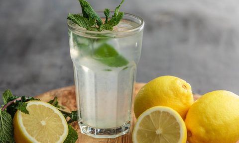 Lemon water with whole lemons