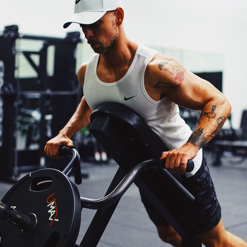 Man doing rows in the gym