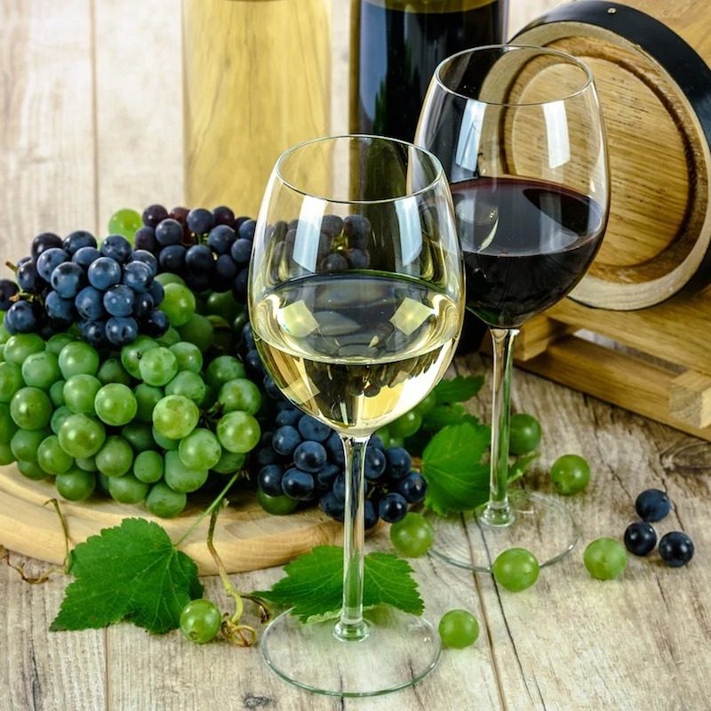 Red and green grapes and wine.