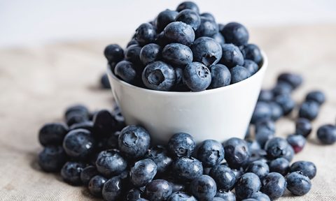 Fresh blueberries in a bowl