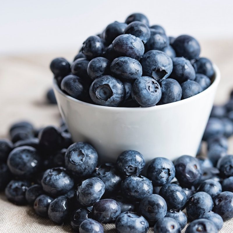 Fresh blueberries in a bowl
