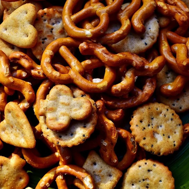 Salty snacks on a green plate.