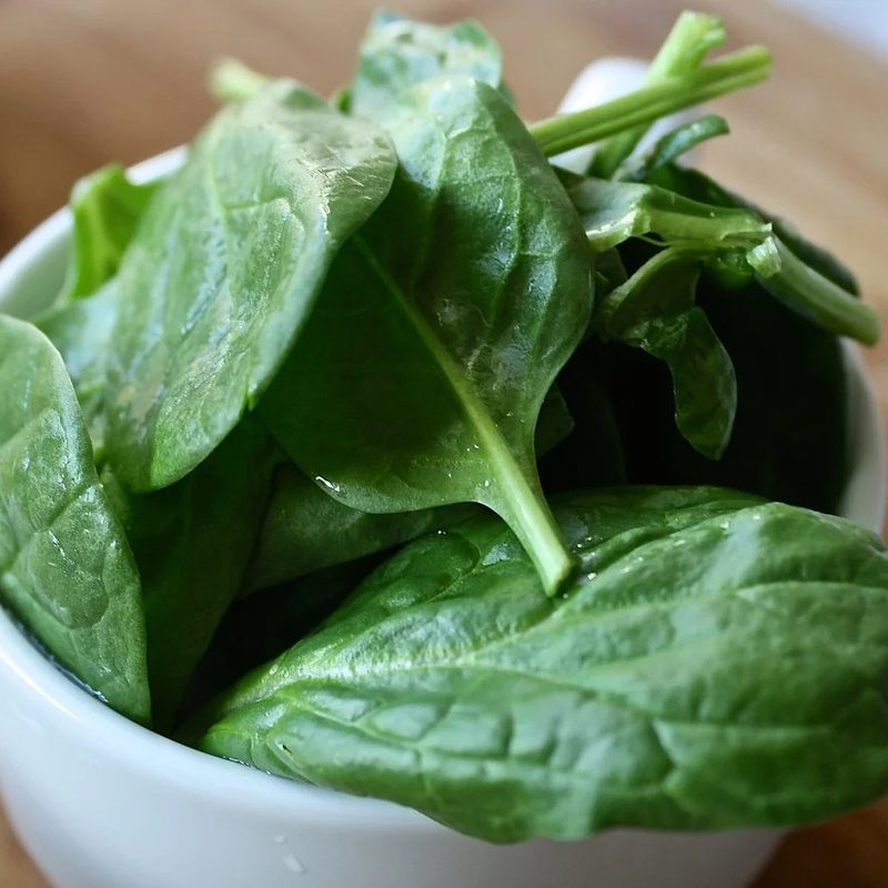 Spinach leavesin a white bowl