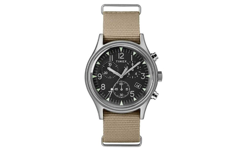 Rugged, affordable aviator watch for men.