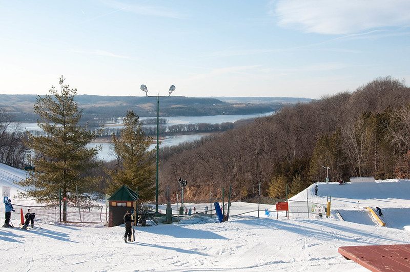 Chestnut Mountain skiing in Illinois