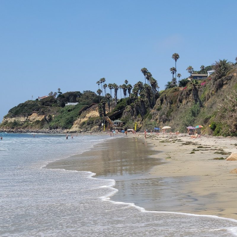 A sunny day at Swami's Beach in Encinitas, California.
