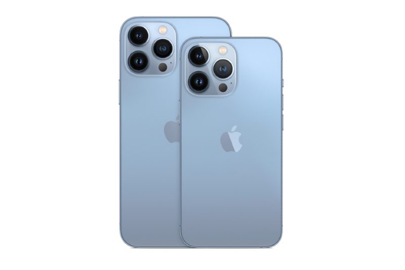 The iPhone 13 and iPhone 13 Pro in Blue.
